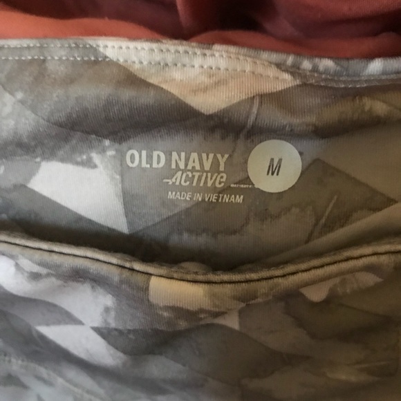 2 pair Old Navy Active workout capris size medium - Picture 2 of 4